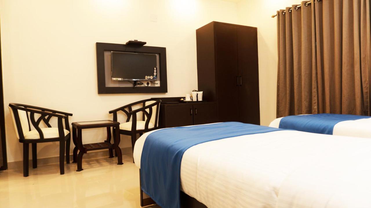 Hotel Max Inn Bhāgalpur Zewnętrze zdjęcie